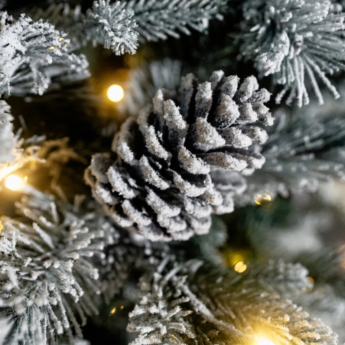 SNOWY WINTERFOLD – Artificial Christmas Tree Size 7.5 H’